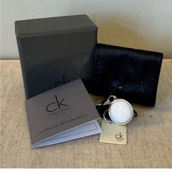 NWT - Calvin Klein Opulent Ring SIZE 9 (Retails $95) - Picture 4 of 6
